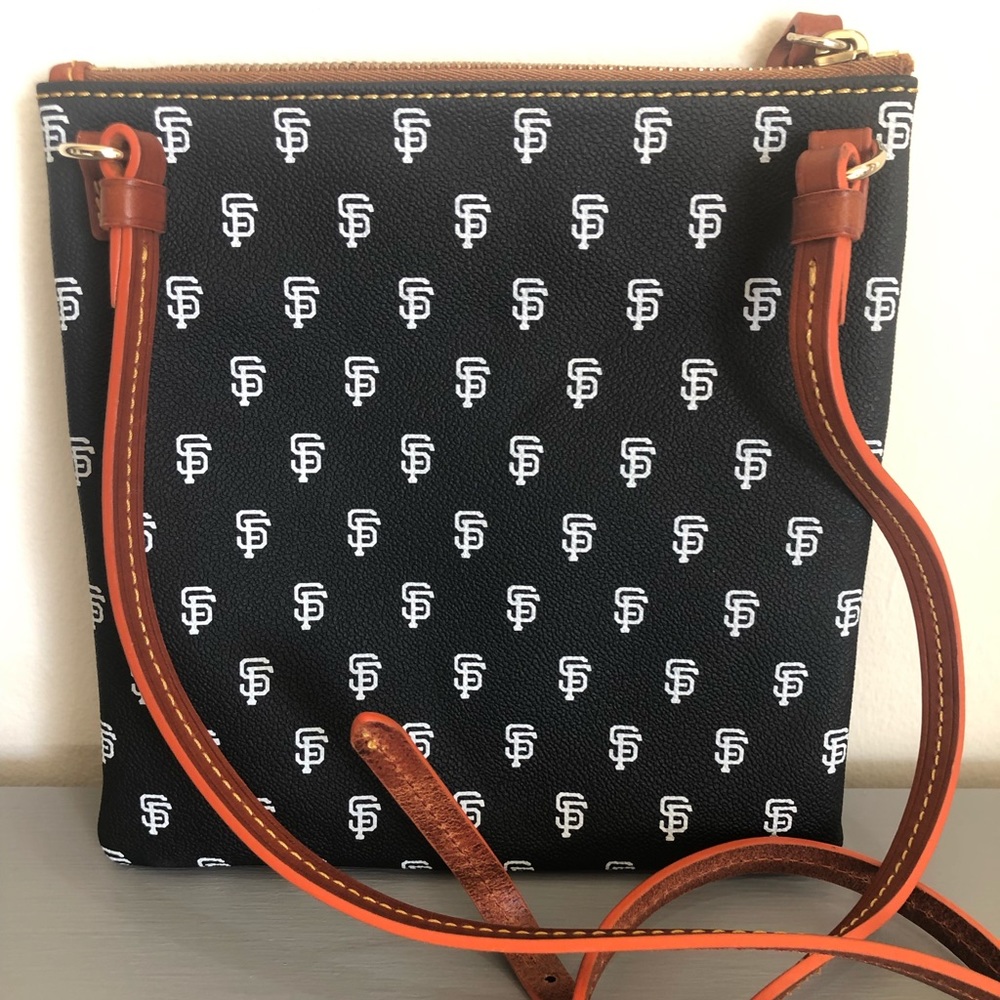 DOONEY & BOURKE SF GIANTS CROSSBODY 3 ZIP CROSSBODY BAG, NWOT - Picture 4 of 9